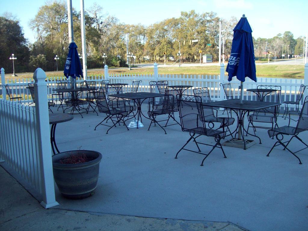 Days Inn By Wyndham Savannah Airport Exterior photo